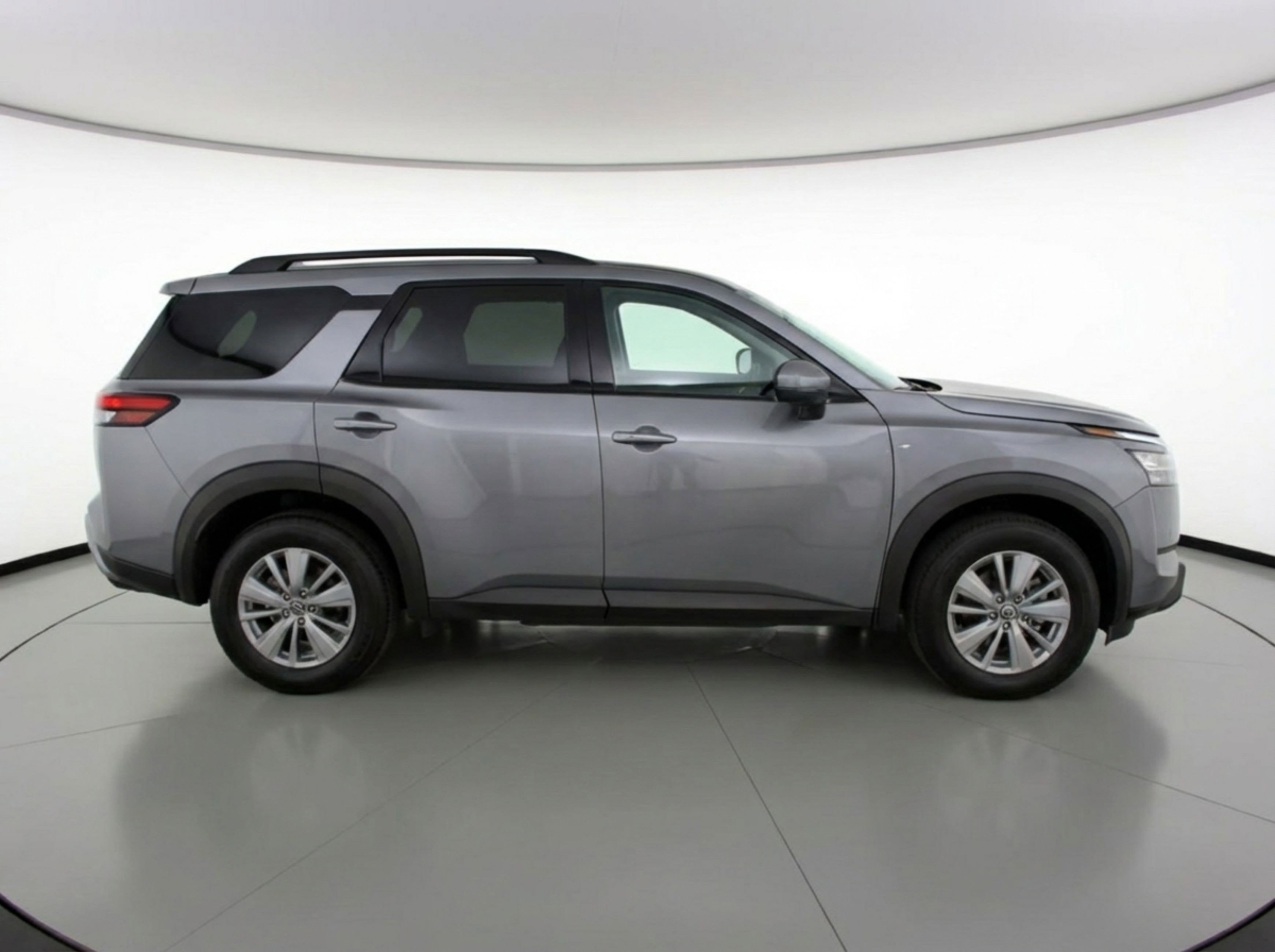 Used 2025 Nissan Pathfinder SV image 11