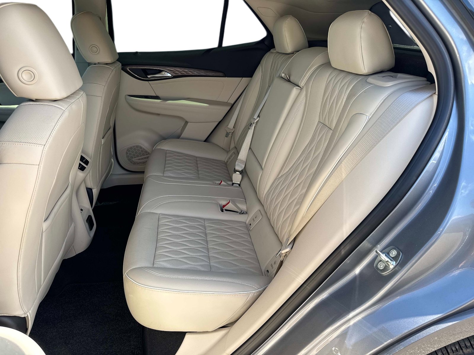 Used 2022 Buick Envision Avenir w/ Technology Package II image 14