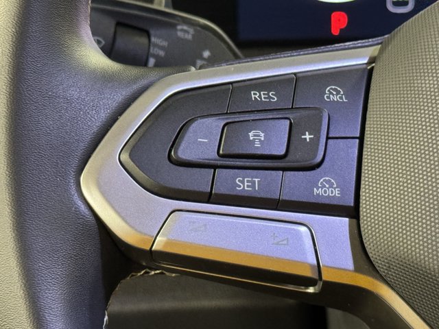 Used 2026 Volkswagen Tiguan SE AWD/4WD image 16