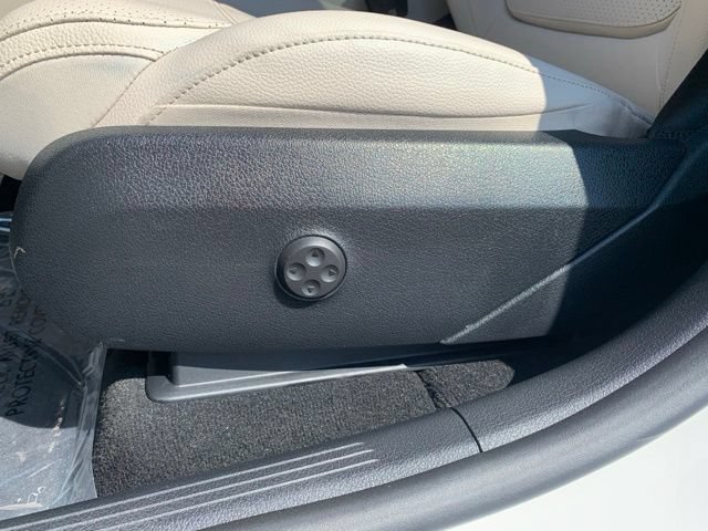 Used 2023 Mercedes-Benz GLC 300 4MATIC image 13