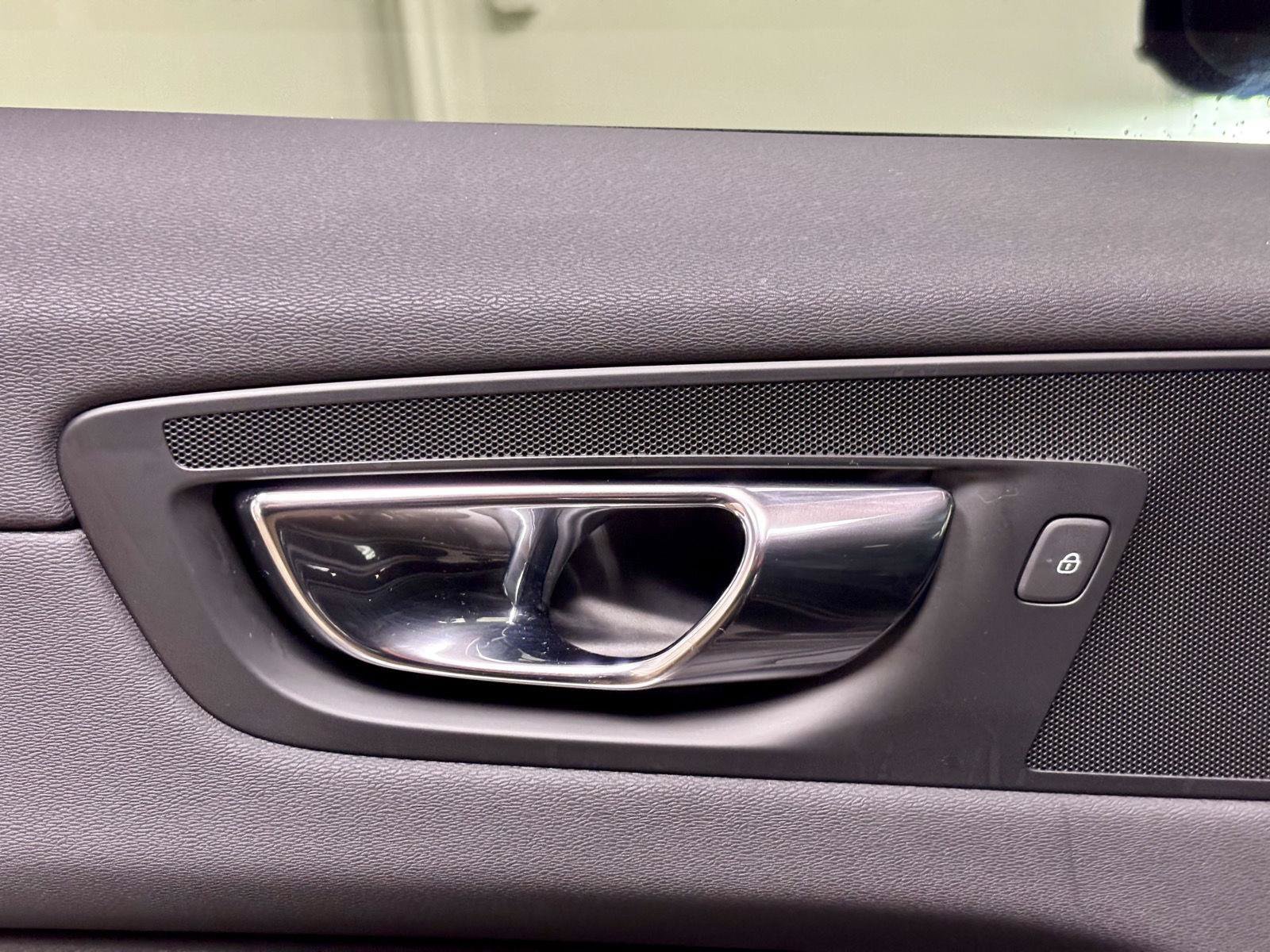 Used 2019 Volvo XC60 T5 Momentum w/ Multimedia Package AWD/4WD image 20