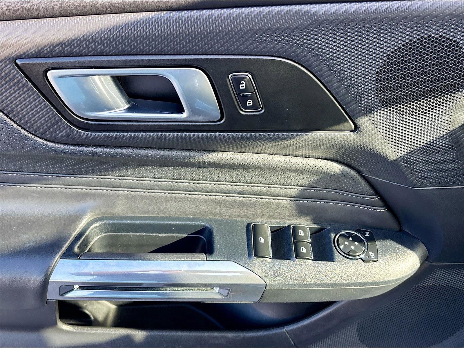 Used 2025 Ford Mustang Premium image 17