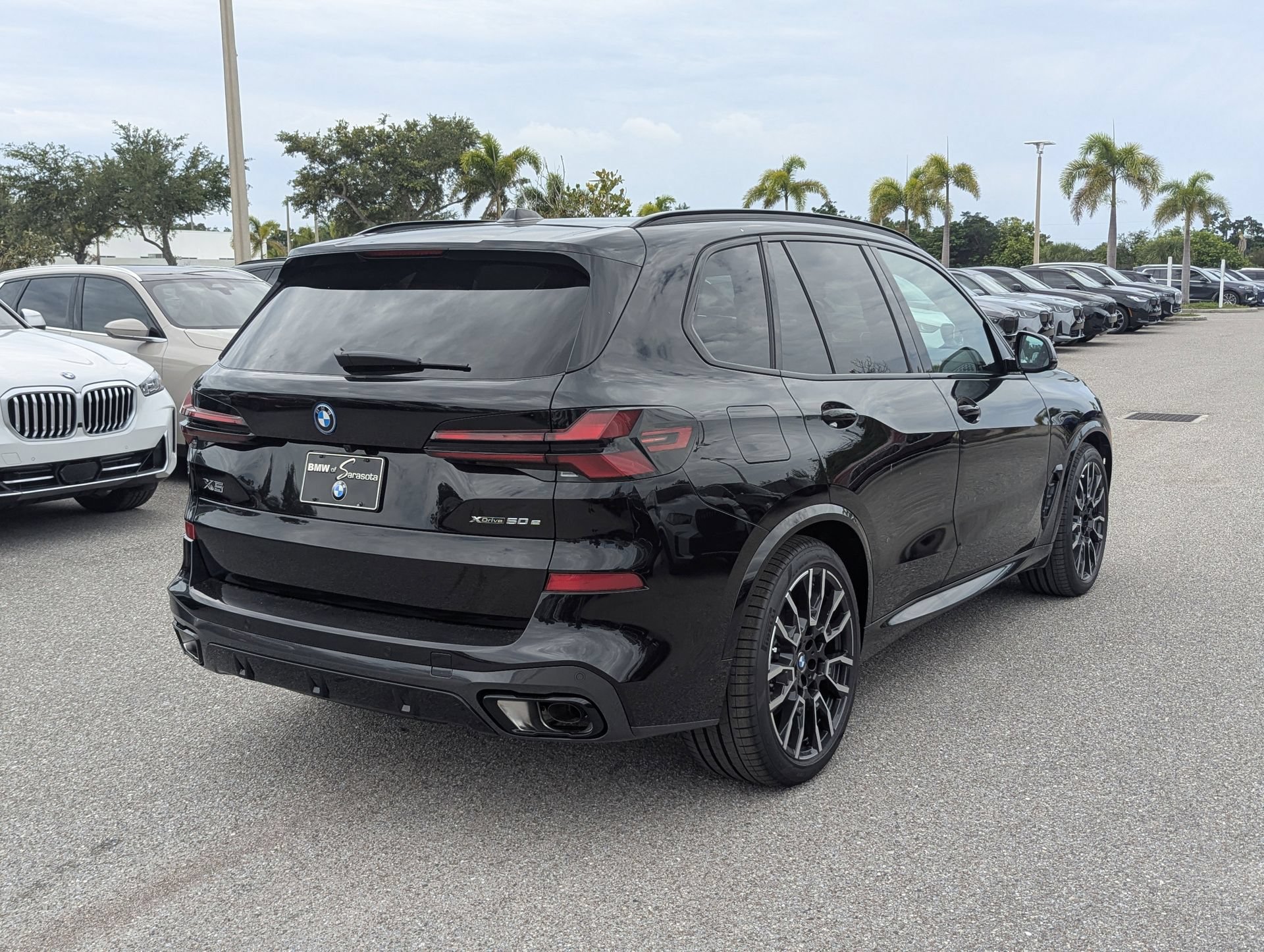 New 2026 BMW X5 xDrive50e w/ M Sport Package AWD/4WD image 7