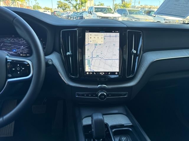 Used 2025 Volvo XC60 B5 Plus image 16