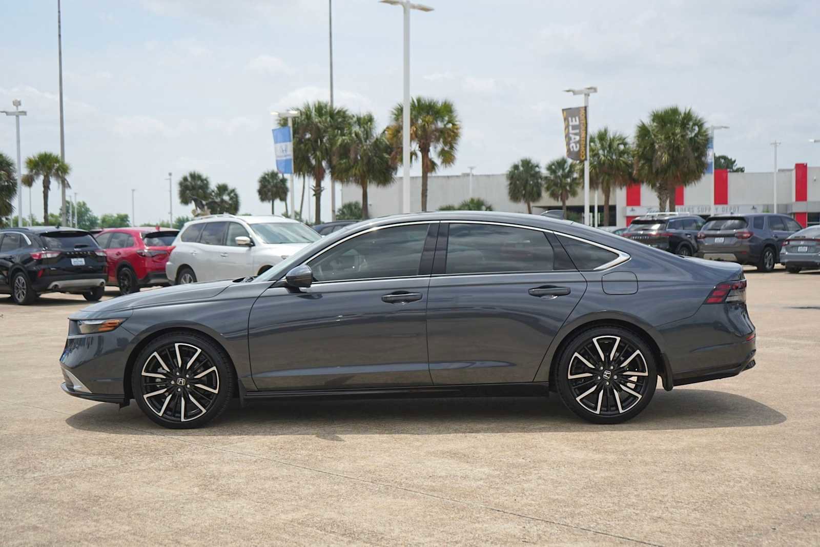 Used 2025 Honda Accord Touring image 3
