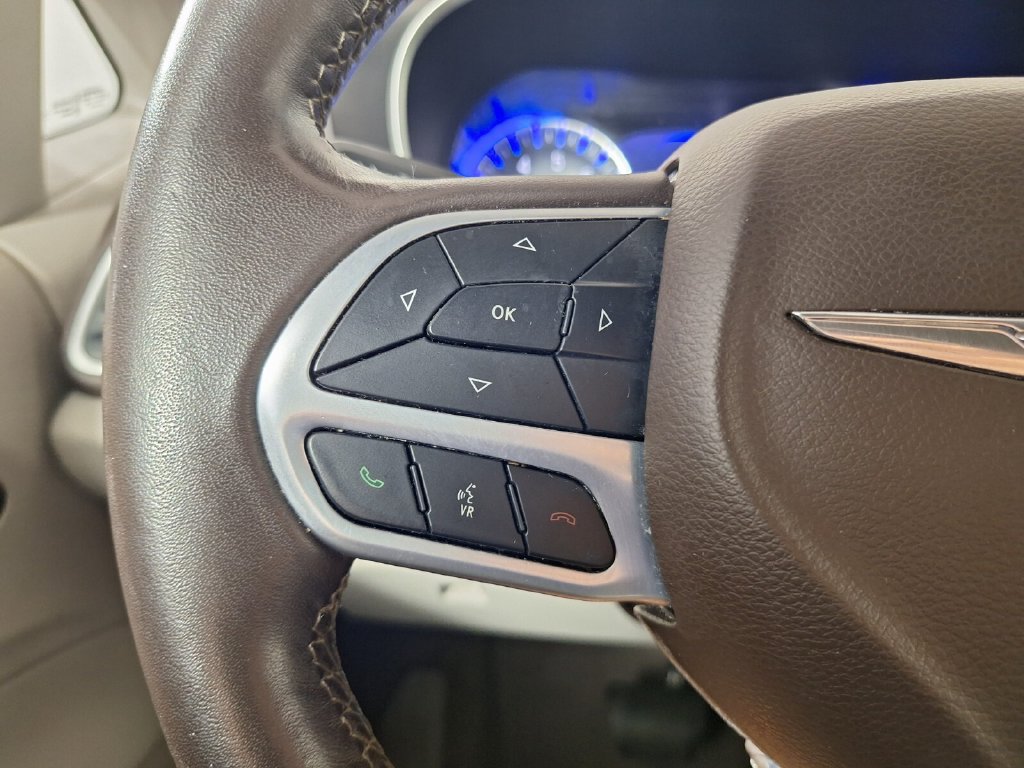 Used 2021 Chrysler Pacifica Touring-L FWD image 17