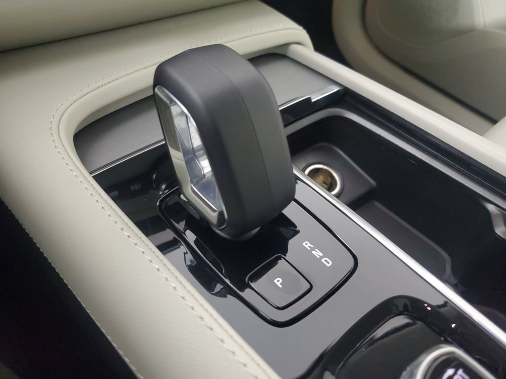 Certified 2025 Volvo XC90 B5 Core w/ Protection Package AWD/4WD image 31
