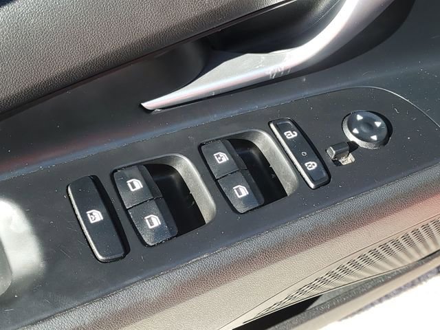 Used 2023 Hyundai Elantra SEL w/ Preferred Accessory Package image 23