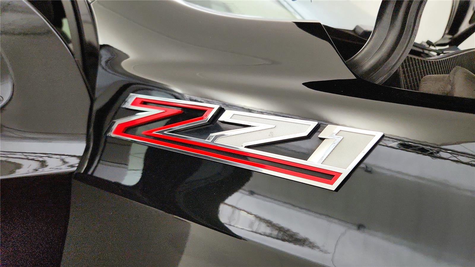 Used 2023 Chevrolet Tahoe Z71 w/ Luxury Package AWD/4WD image 17