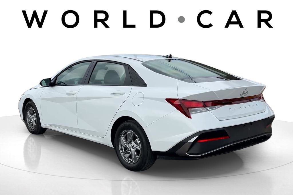 Certified 2025 Hyundai Elantra SE image 5