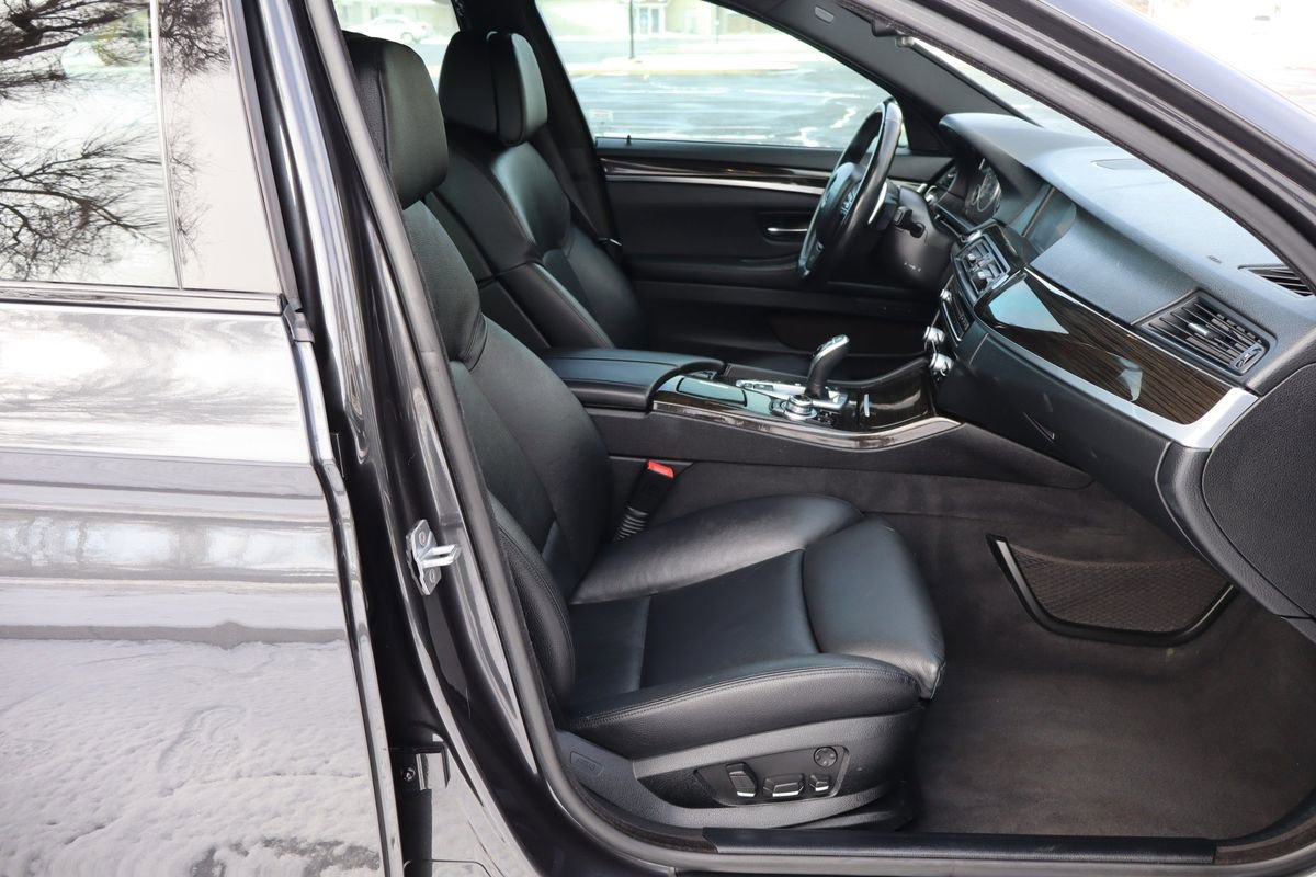 Used 2013 BMW 550i xDrive Sedan image 22