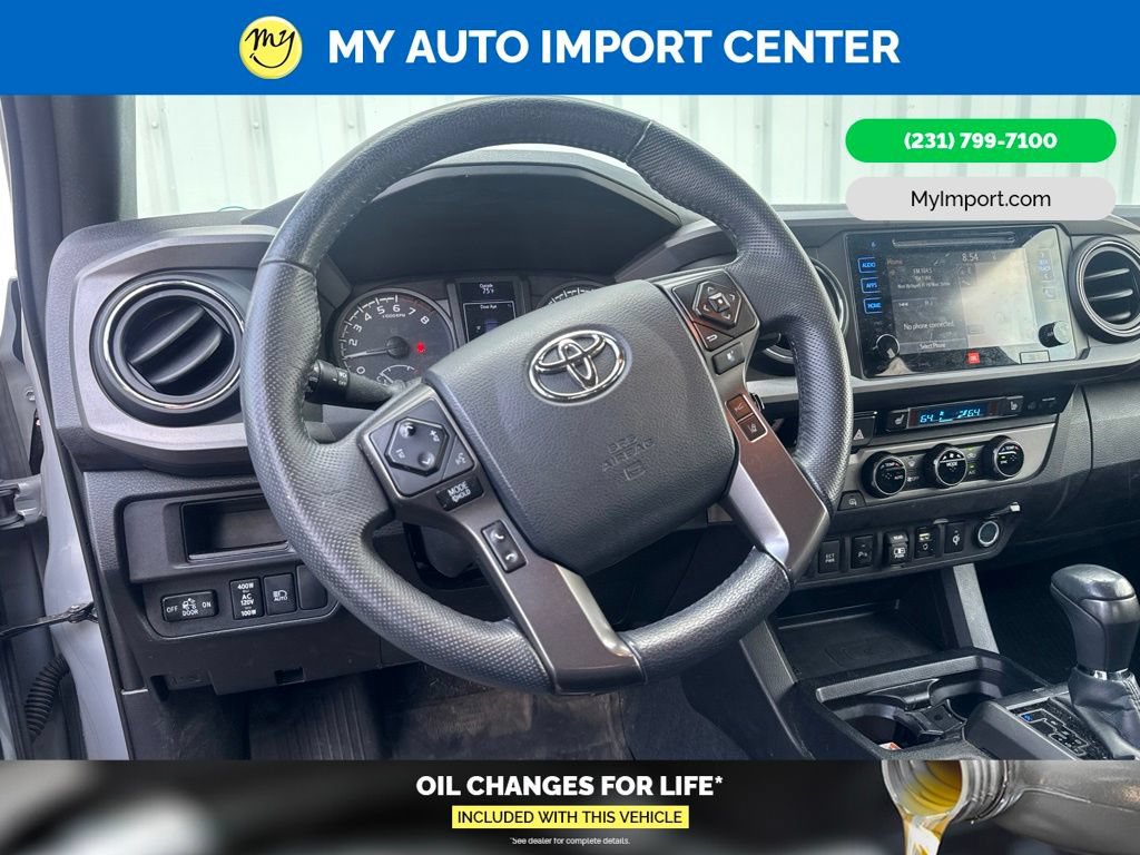 Used 2018 Toyota Tacoma TRD Off-Road AWD/4WD image 9