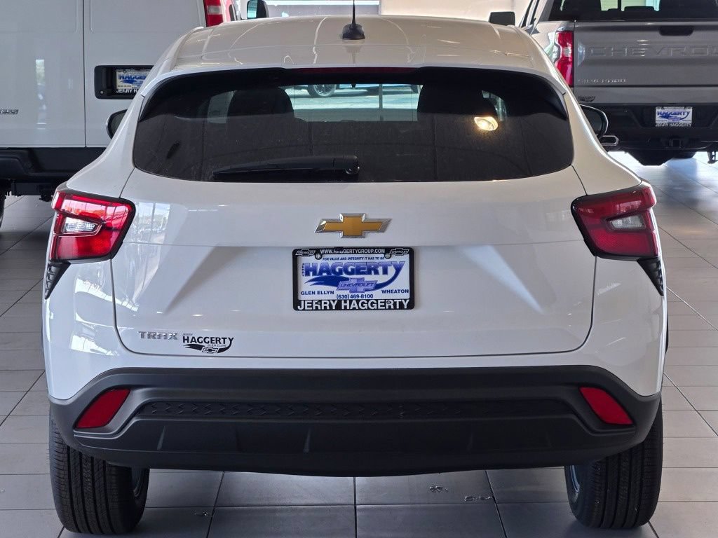 New 2026 Chevrolet Trax LS w/ LS Convenience Package FWD image 10
