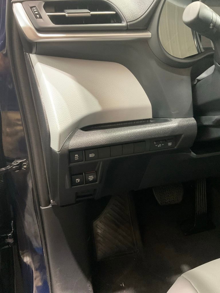 Used 2026 Toyota Sienna XLE image 8