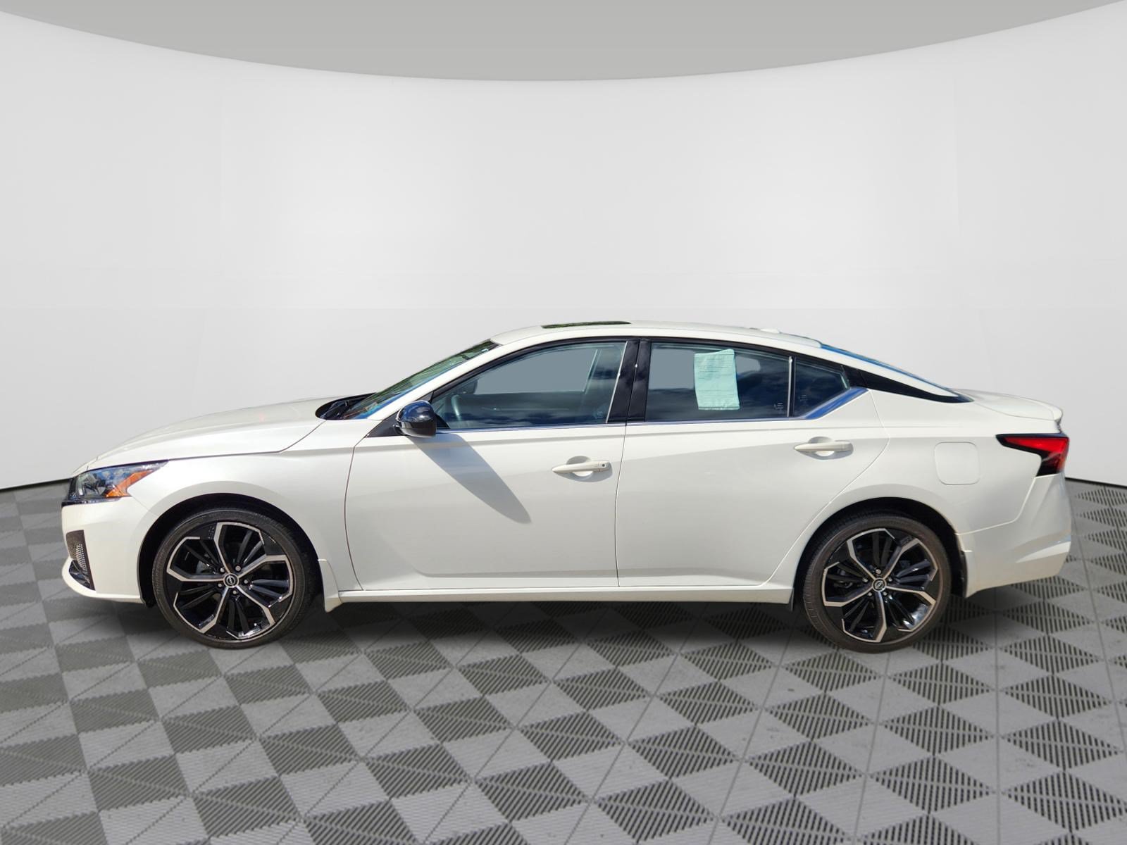 Certified 2023 Nissan Altima 2.5 SR w/ SR Premium Package AWD/4WD image 5