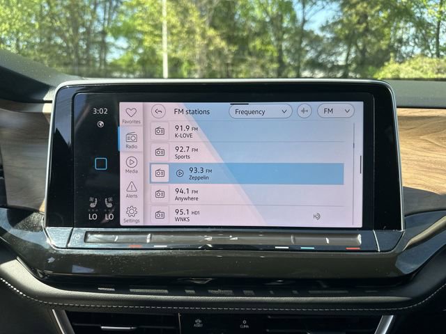 Used 2025 Volkswagen Atlas SE w/ Black Wheel Package FWD image 22