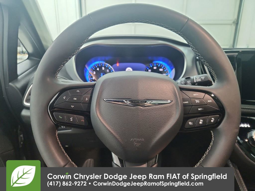 Used 2025 Chrysler Pacifica Limited FWD image 22