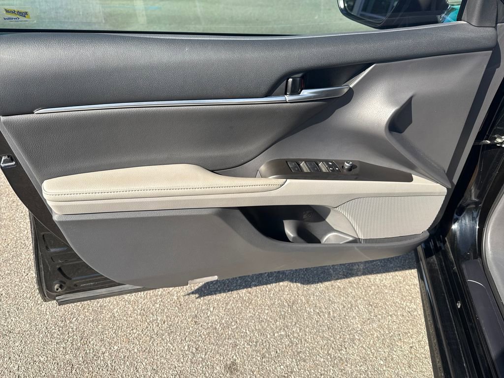 Used 2024 Toyota Camry XSE w/ Navigation Package image 17