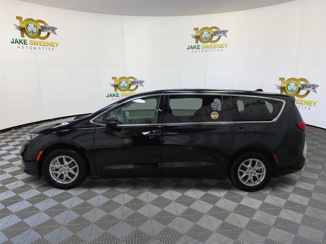 Used 2024 Chrysler Pacifica Touring-L image 6