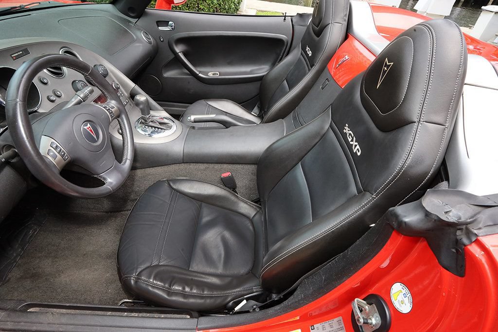 Used 2008 Pontiac Solstice GXP w/ Premium Package RWD image 8