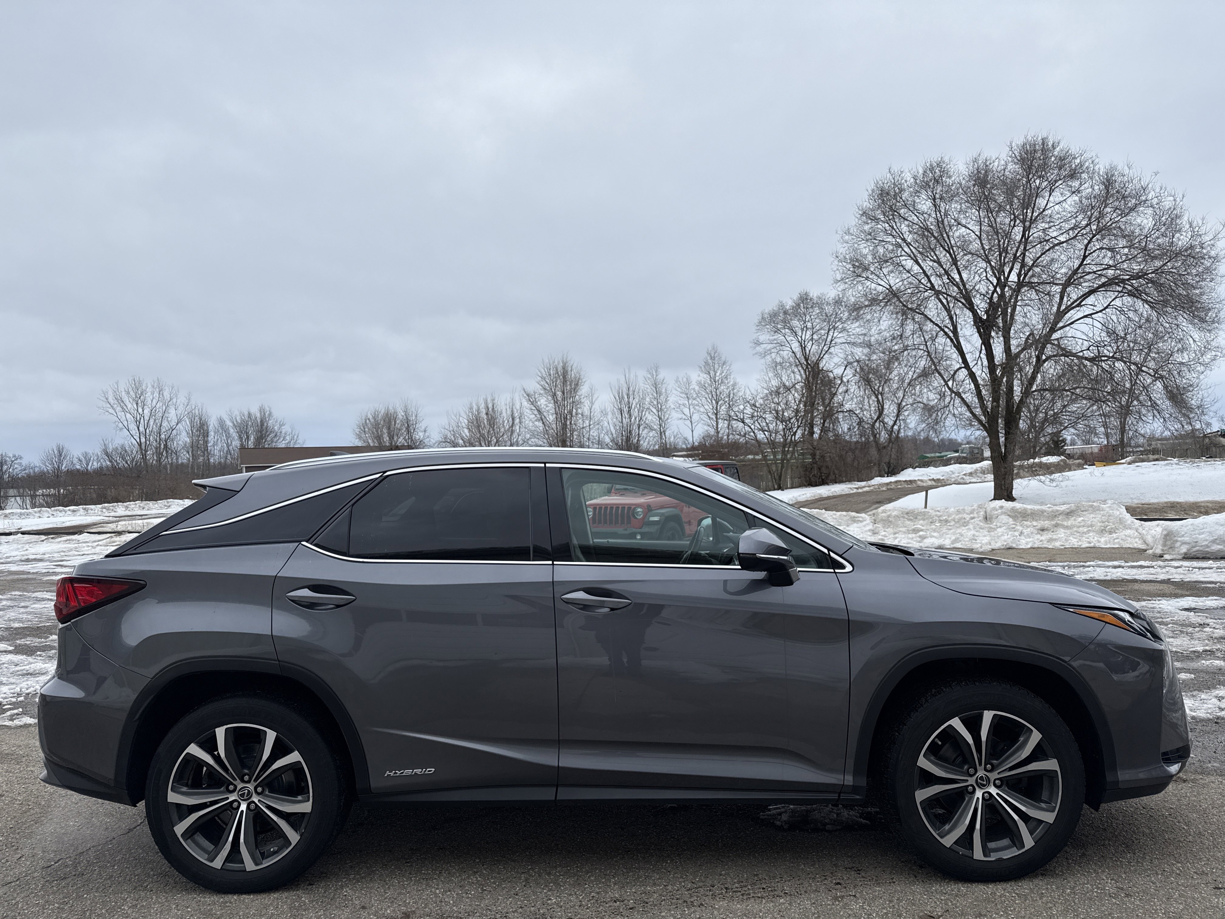 Used 2018 Lexus RX 450h AWD w/ Premium Package image 2