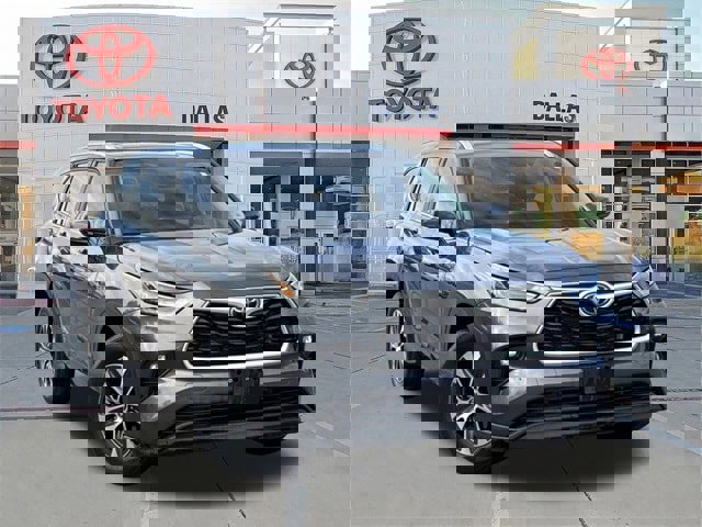 Used 2024 Toyota Highlander XLE image 1