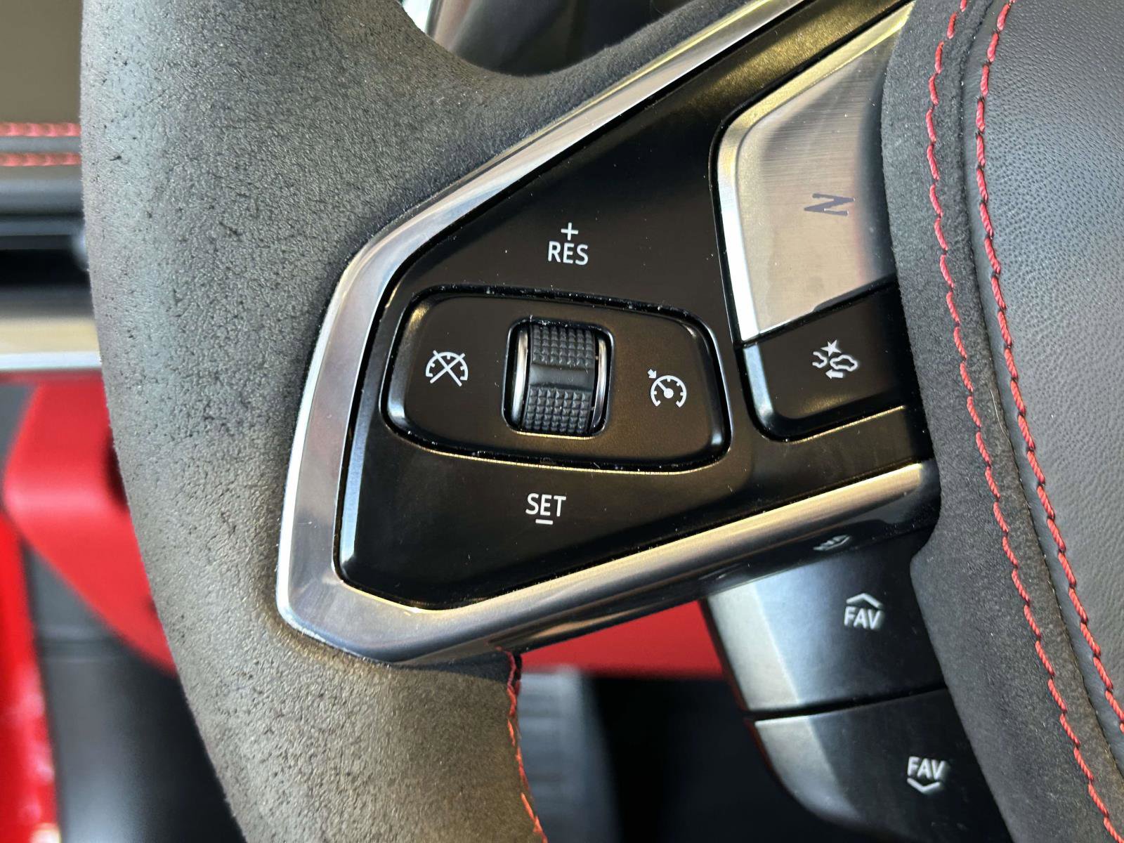 Used 2025 Chevrolet Corvette Stingray Premium Conv w/ Z51 Performance Package image 16