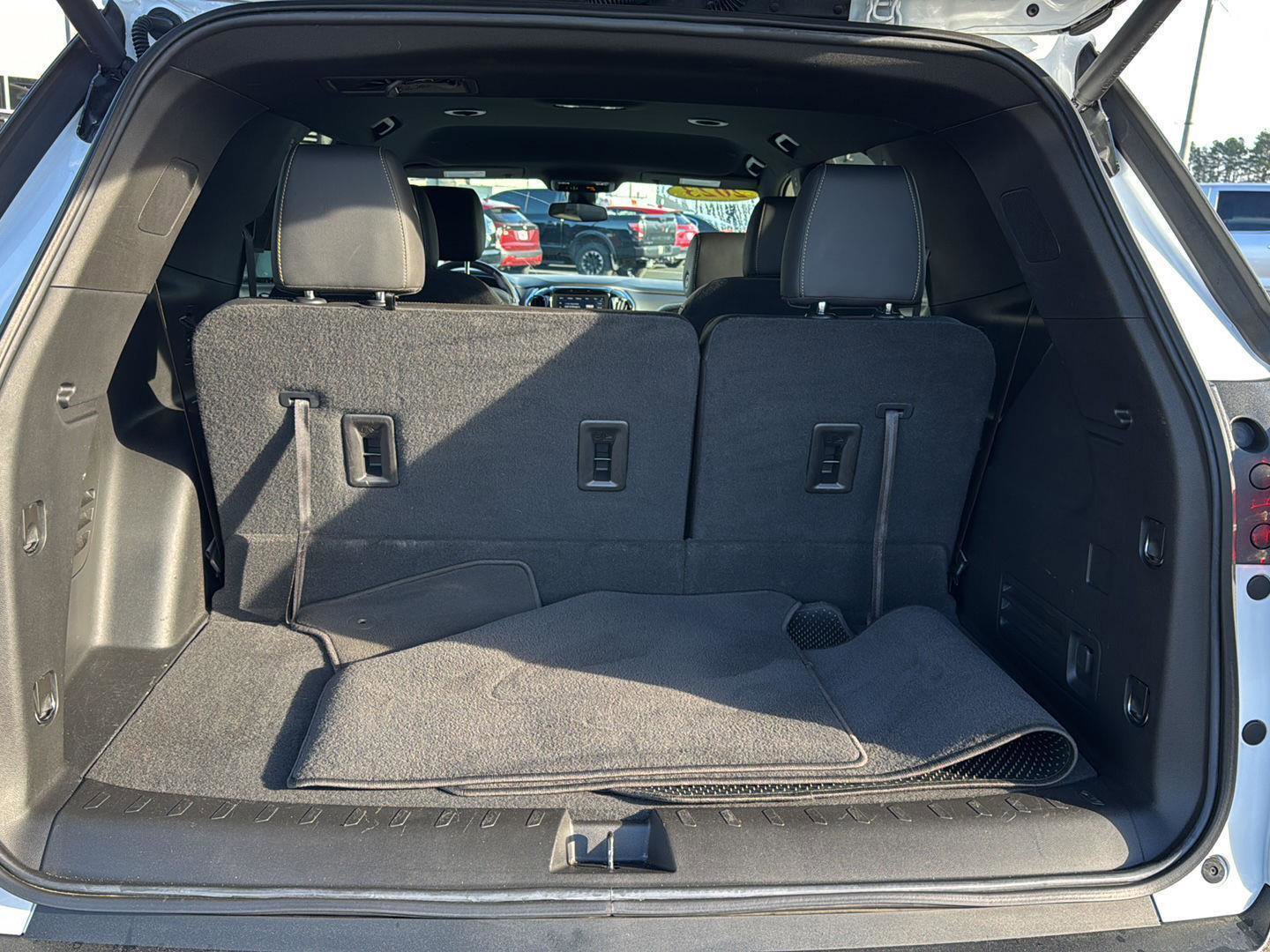 Used 2023 Chevrolet Traverse LT image 28