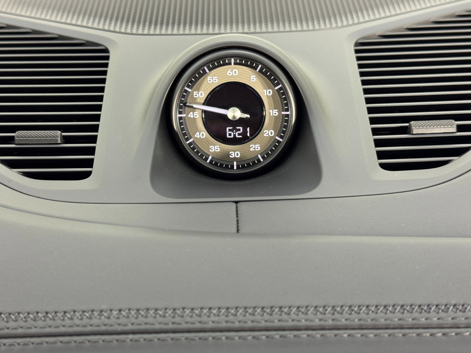 Used 2025 Porsche Cayenne Turbo image 26