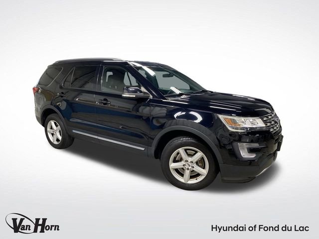 Used 2017 Ford Explorer XLT image 1