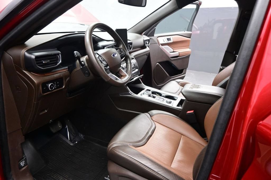 Used 2024 Ford Explorer King Ranch w/ Technology Package AWD/4WD image 18
