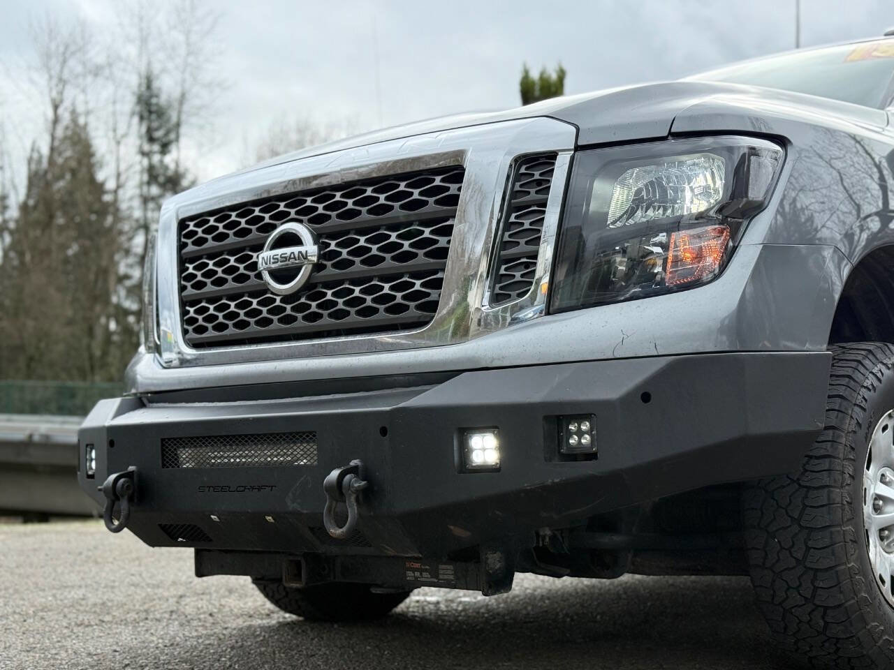 Used 2018 Nissan Titan SV image 12