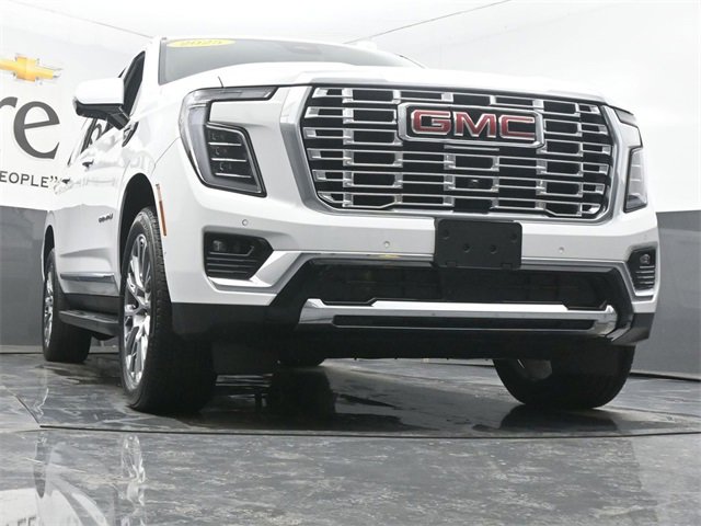 Used 2025 GMC Yukon XL Denali image 3