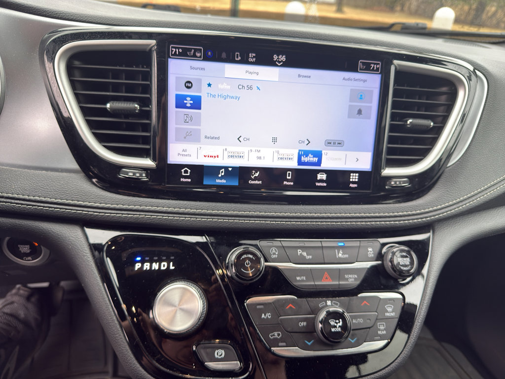 Used 2021 Chrysler Pacifica Touring-L w/ S Appearance Package image 5