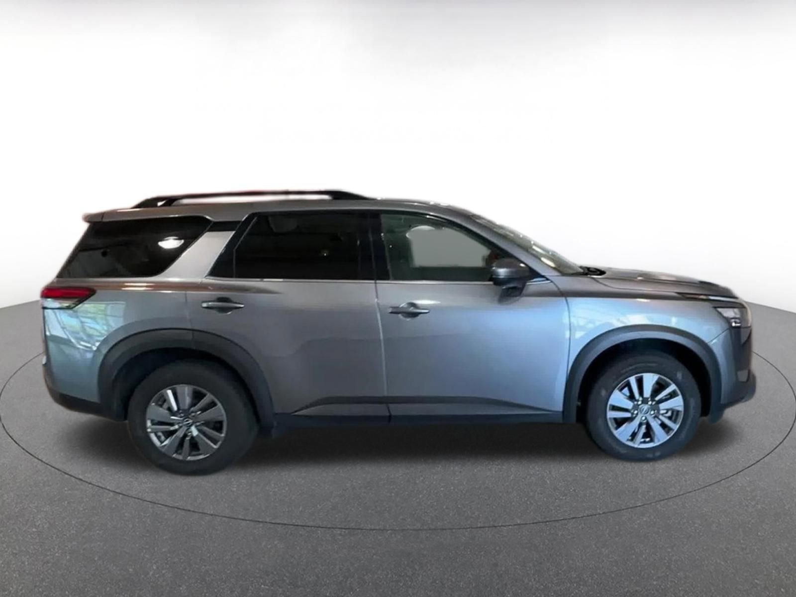 Used 2025 Nissan Pathfinder SV AWD/4WD image 15