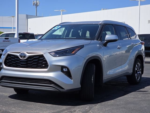 Used 2022 Toyota Highlander XLE AWD/4WD image 21