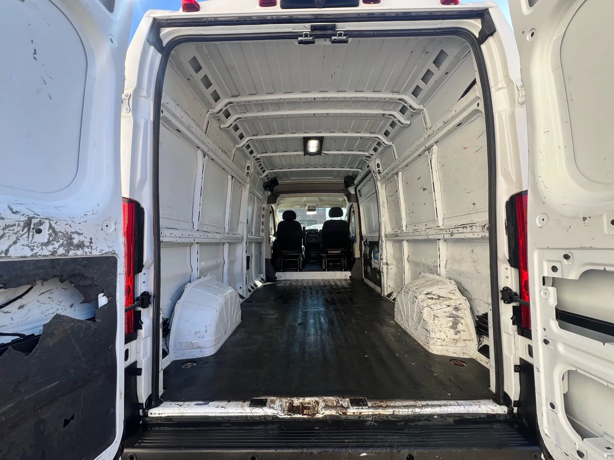 Used 2021 RAM ProMaster 2500 w/ Interior LED Lighting Group FWD image 10