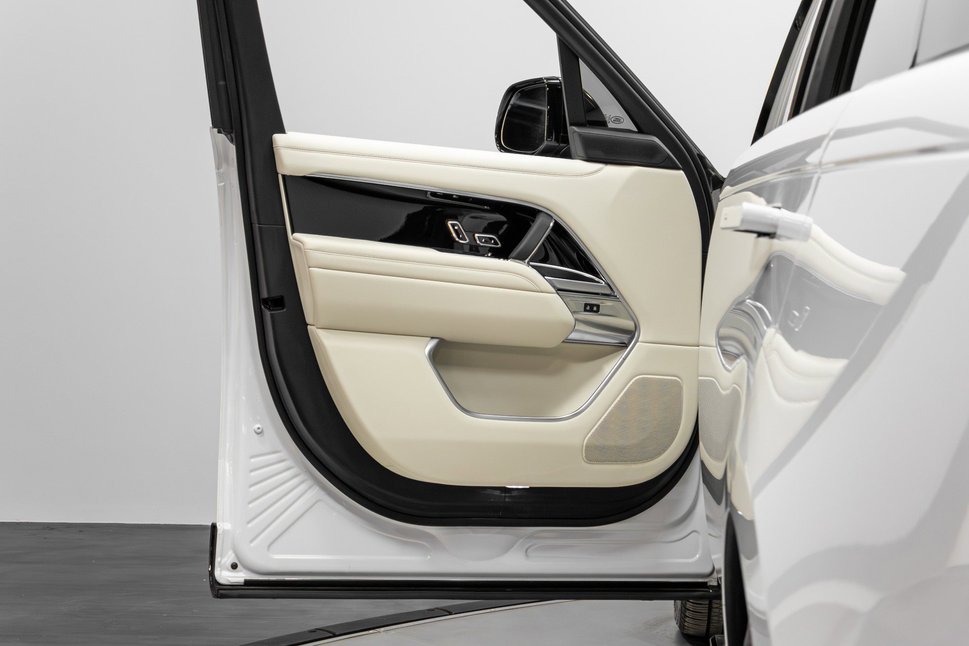 Used 2023 Land Rover Range Rover Long Wheelbase Autobiography image 55