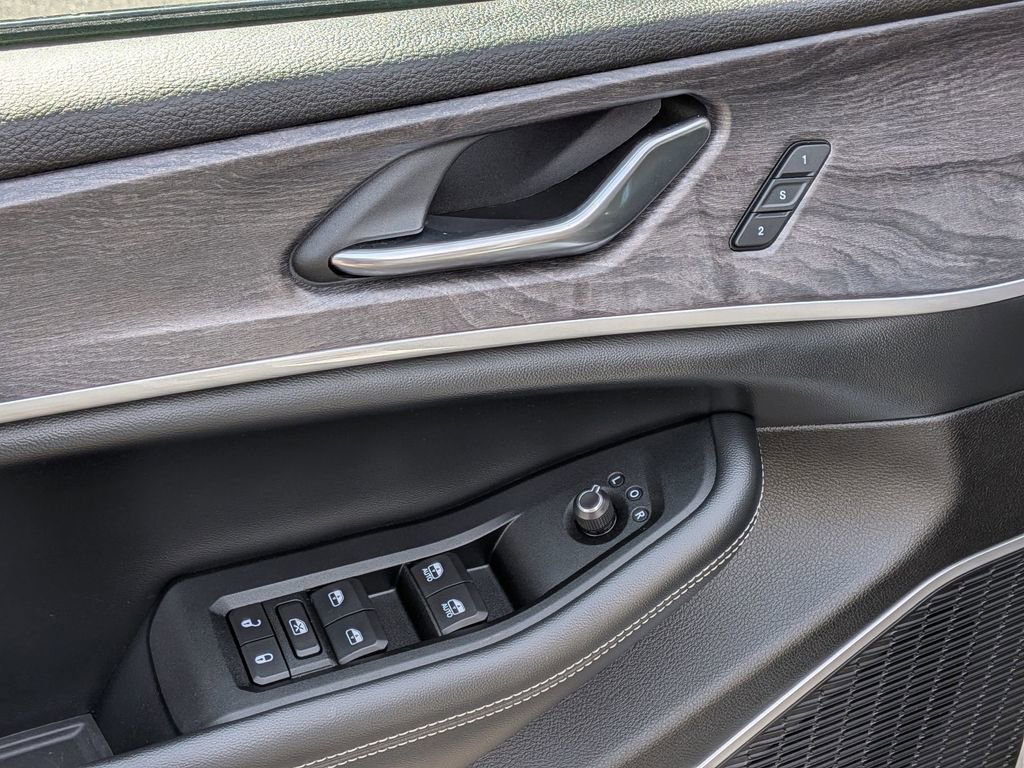 Used 2022 Jeep Grand Cherokee Limited 4xe image 11