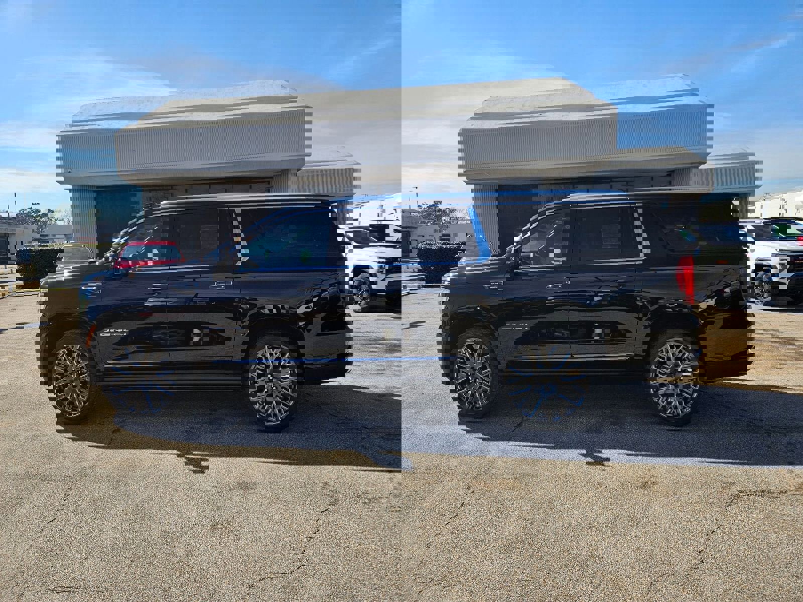 New 2026 GMC Yukon XL Denali Ultimate image 3