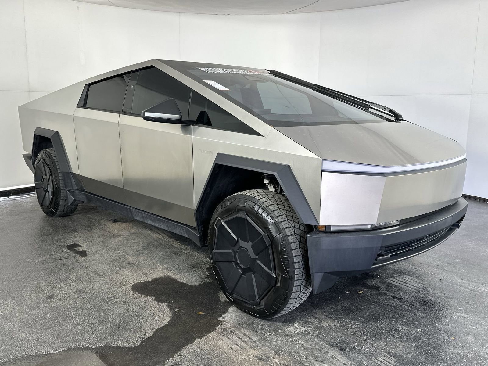 Used 2024 Tesla Cybertruck AWD Crew Cab image 3