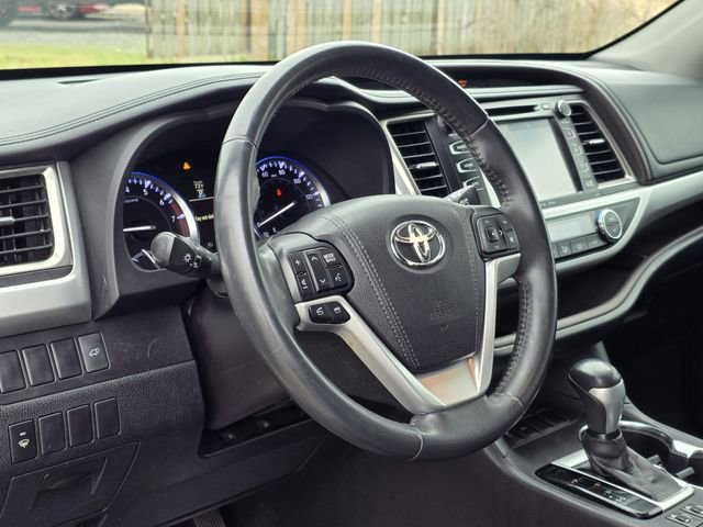 Used 2016 Toyota Highlander XLE image 22