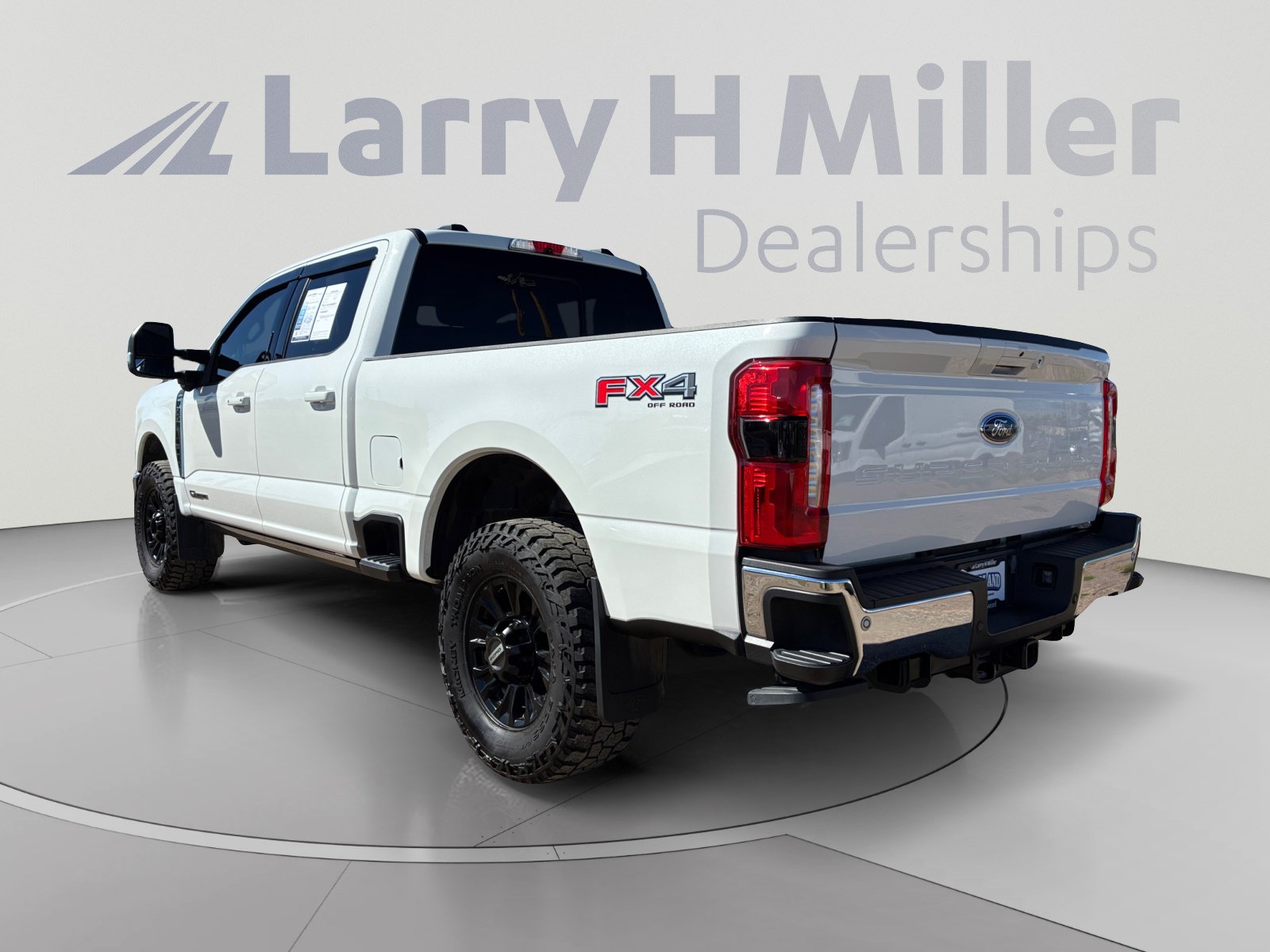 Certified 2024 Ford F250 Lariat w/ Lariat Ultimate Package AWD/4WD image 3