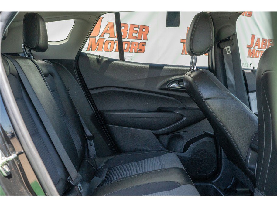 Used 2024 Chevrolet Trax LT FWD image 2