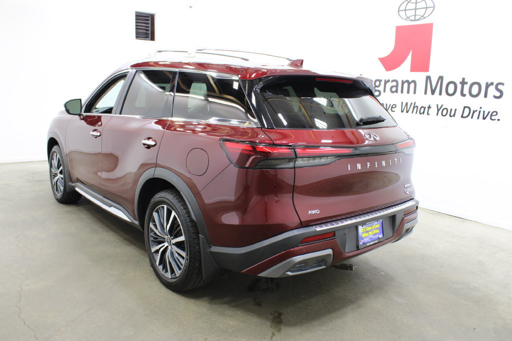 Used 2023 INFINITI QX60 Sensory w/ Vision Package AWD/4WD image 3