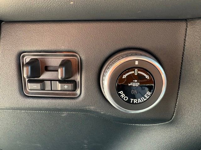 Used 2026 Lincoln Navigator Reserve w/ Jet Appearance Package AWD/4WD image 16