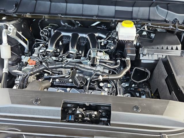 Used 2025 Nissan Pathfinder SV image 27