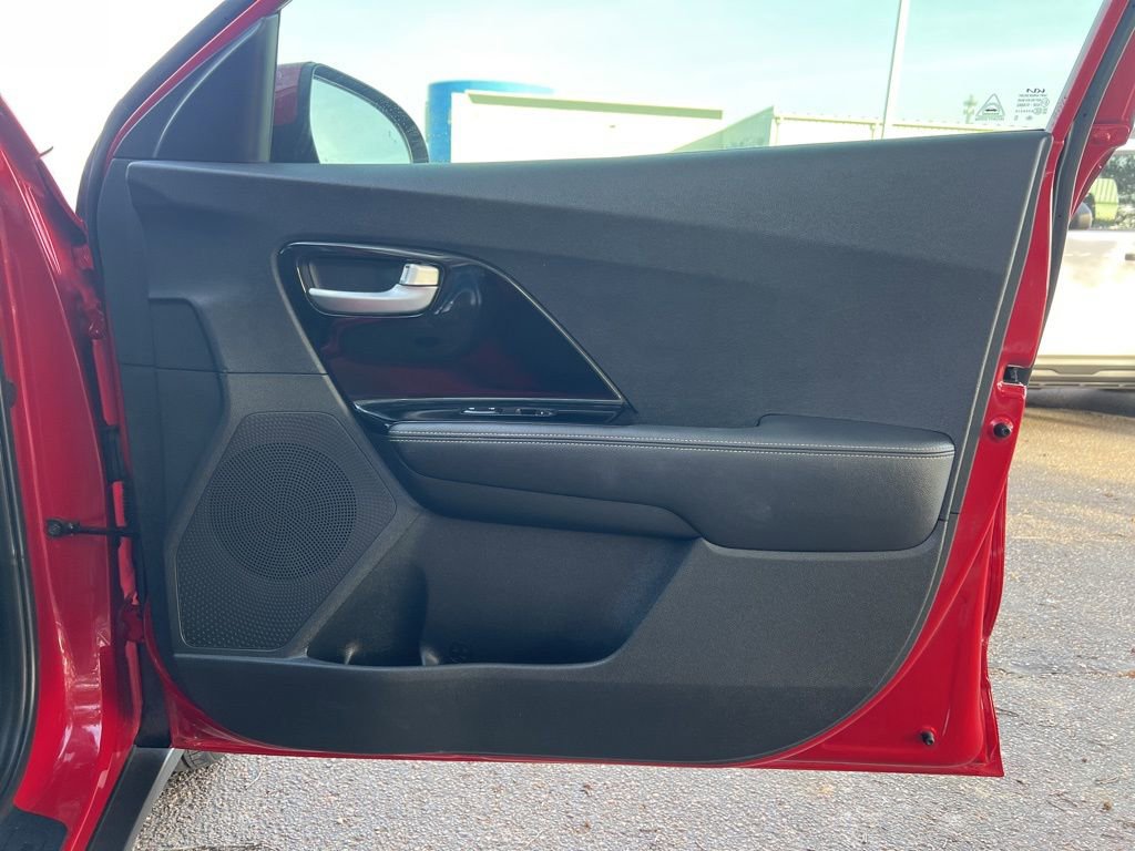 Used 2022 Kia Niro LXS image 11