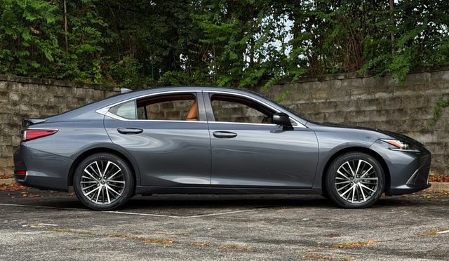 Certified 2024 Lexus ES 300h w/ Premium Package FWD image 4