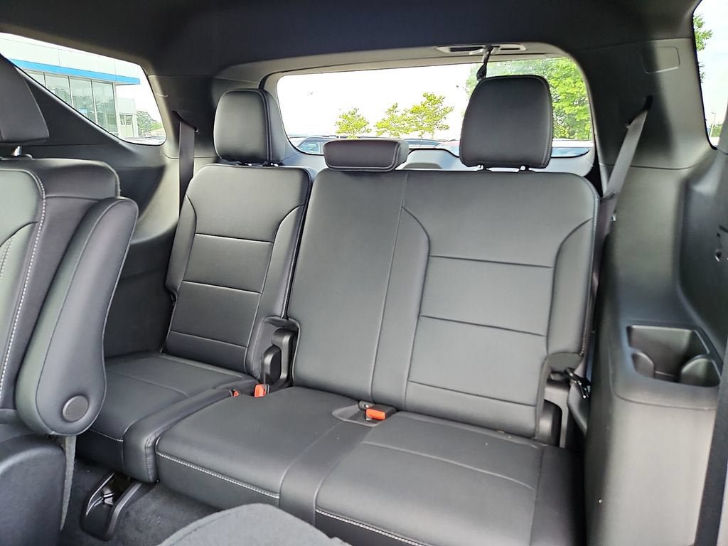 Certified 2025 Chevrolet Traverse LT w/ Driver Confidence Package FWD image 12